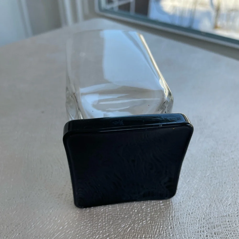 Disaronno Amaretto square liquor glass with black pedestal base, one only